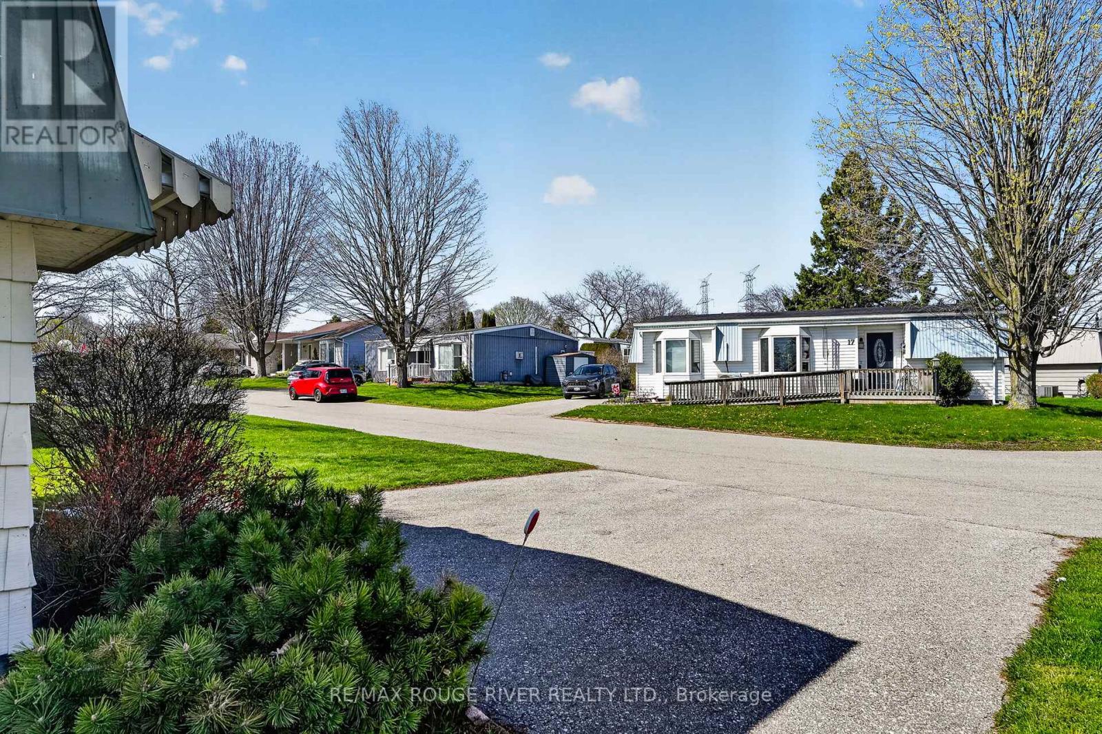22 Eastbank Road, Clarington (Newcastle), Ontario  L1B 1A4 - Photo 5 - E13629106