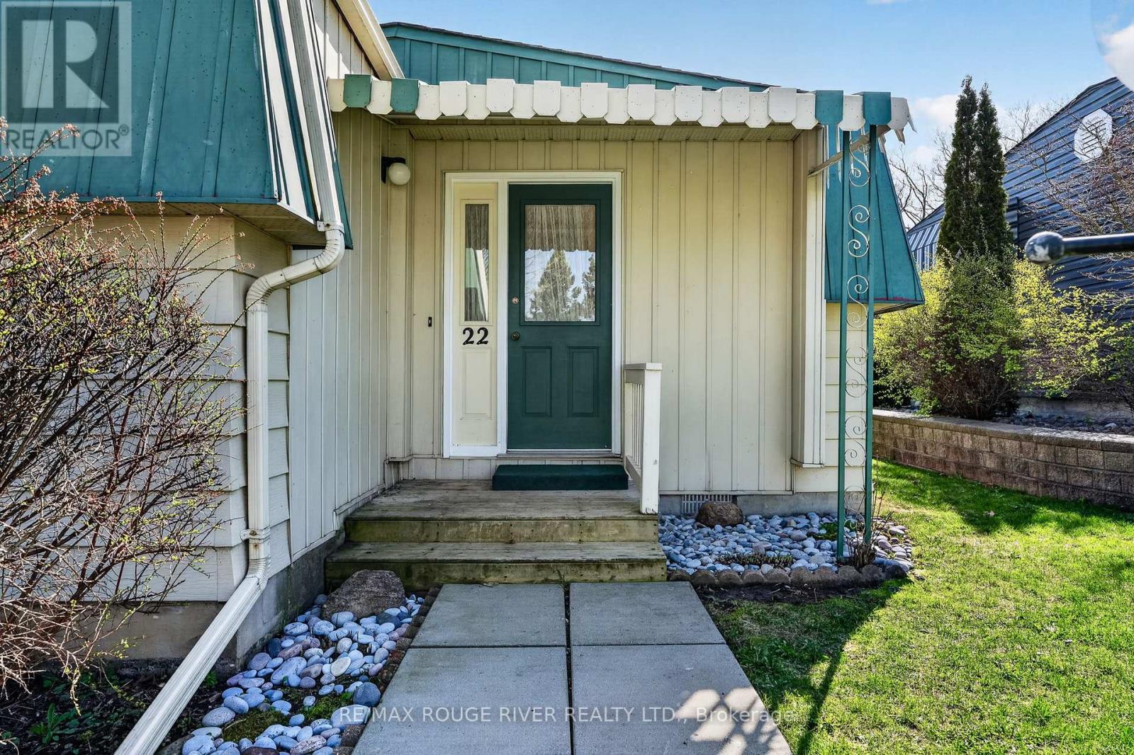 22 Eastbank Road, Clarington (Newcastle), Ontario  L1B 1A4 - Photo 6 - E13629106