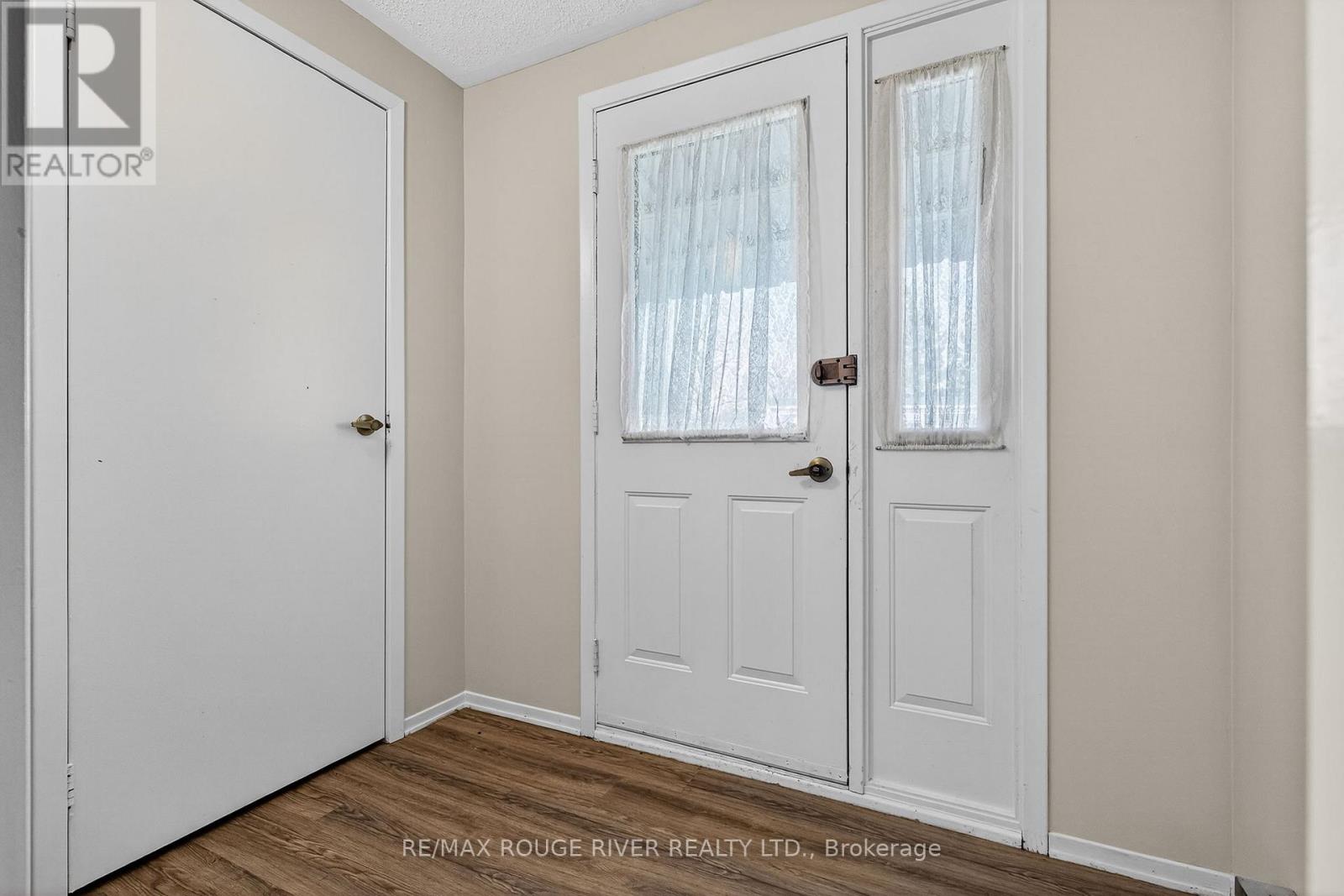 22 Eastbank Road, Clarington (Newcastle), Ontario  L1B 1A4 - Photo 7 - E13629106