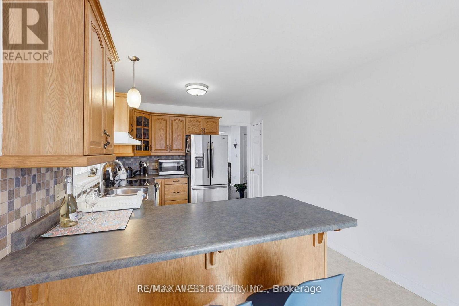 20 Eakins Crescent, Kawartha Lakes (Lindsay), Ontario  K9V 6J9 - Photo 12 - X13630180