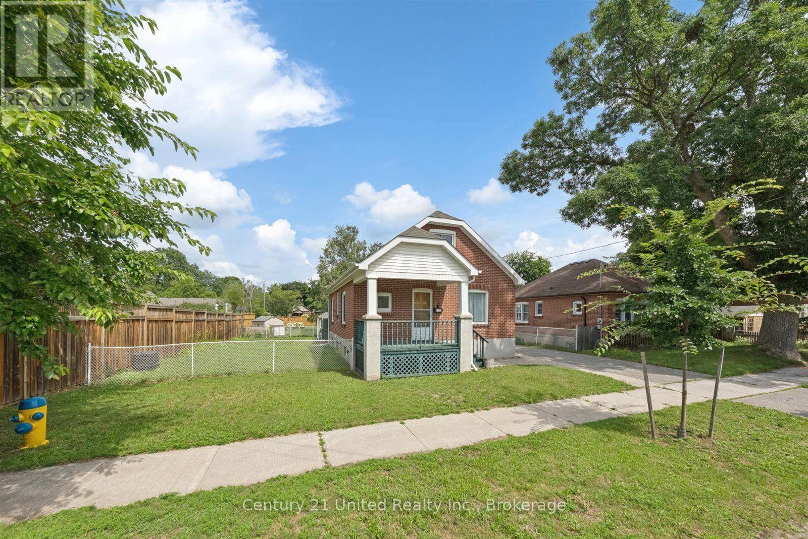 72 Kent Street, Peterborough (Town Ward 3), Ontario  K9J 5B3 - Photo 3 - X13633246