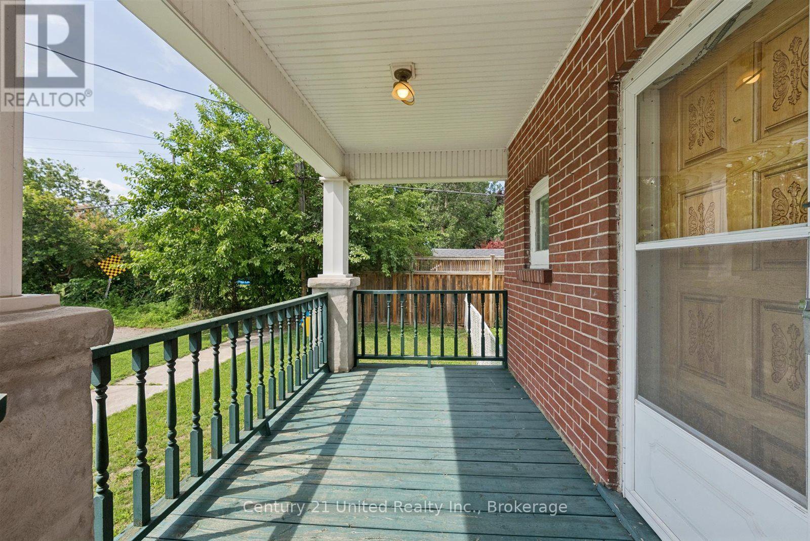 72 Kent Street, Peterborough (Town Ward 3), Ontario  K9J 5B3 - Photo 4 - X13633246