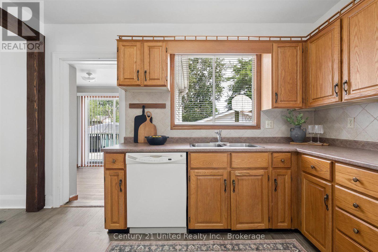72 Kent Street, Peterborough (Town Ward 3), Ontario  K9J 5B3 - Photo 9 - X13633246