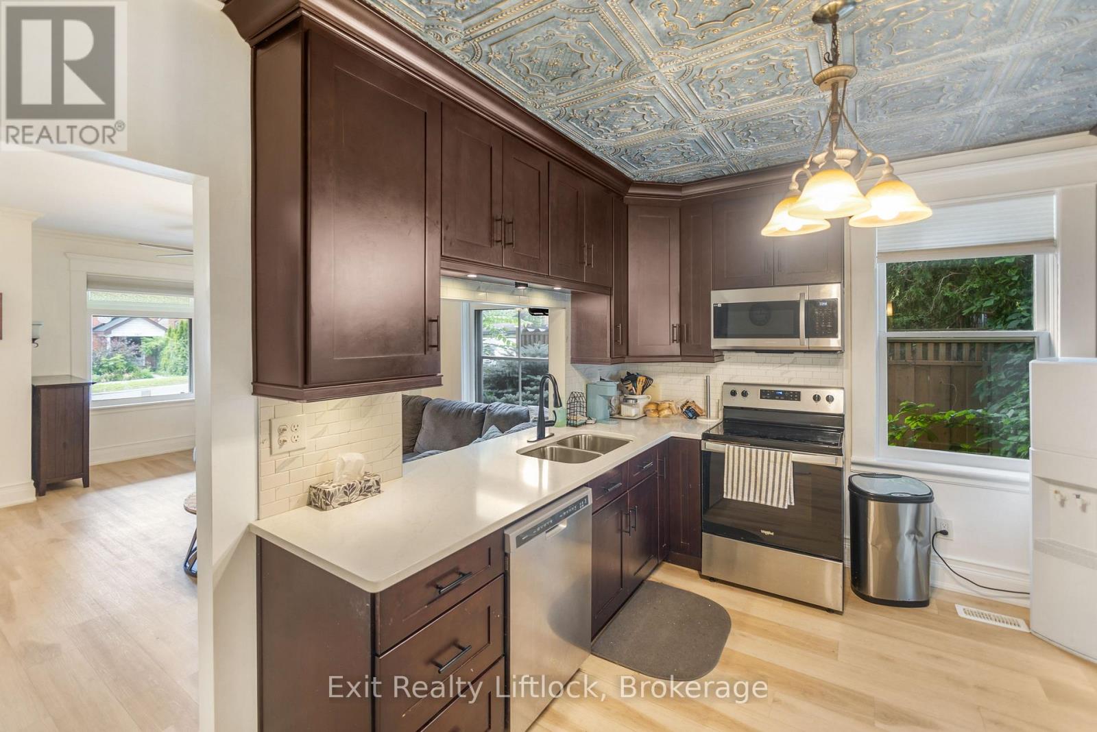 592 Sherbrooke Street, Peterborough (Town Ward 3), Ontario  K9J 2P5 - Photo 5 - X13633282