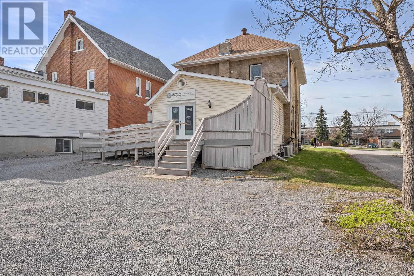 255 Kent Street W, Kawartha Lakes (Lindsay), Ontario  K9V 2Z4 - Photo 3 - X13635054