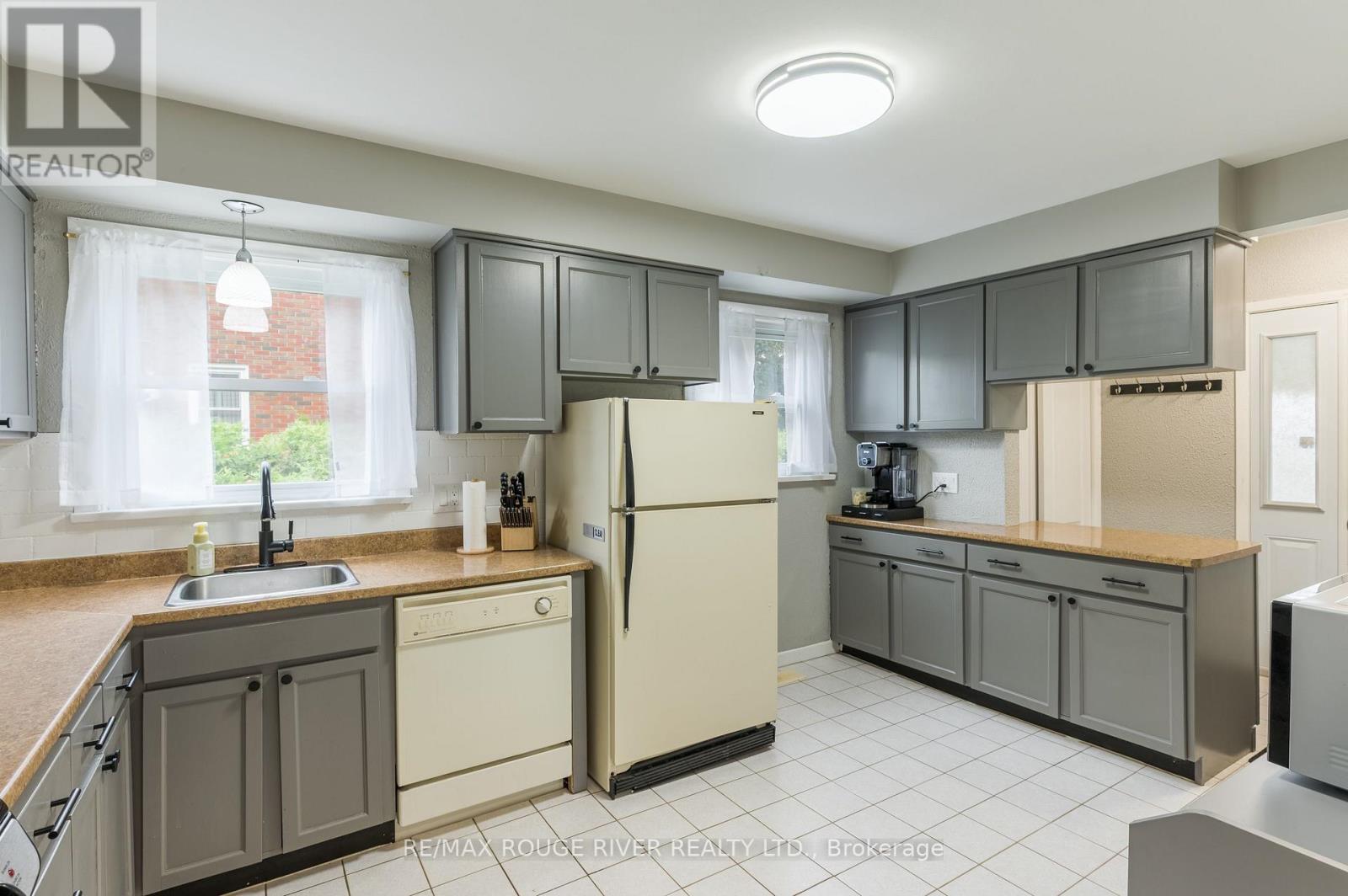36 Kawartha Drive, Kawartha Lakes (Lindsay), Ontario  K9V 1A5 - Photo 12 - X13635204