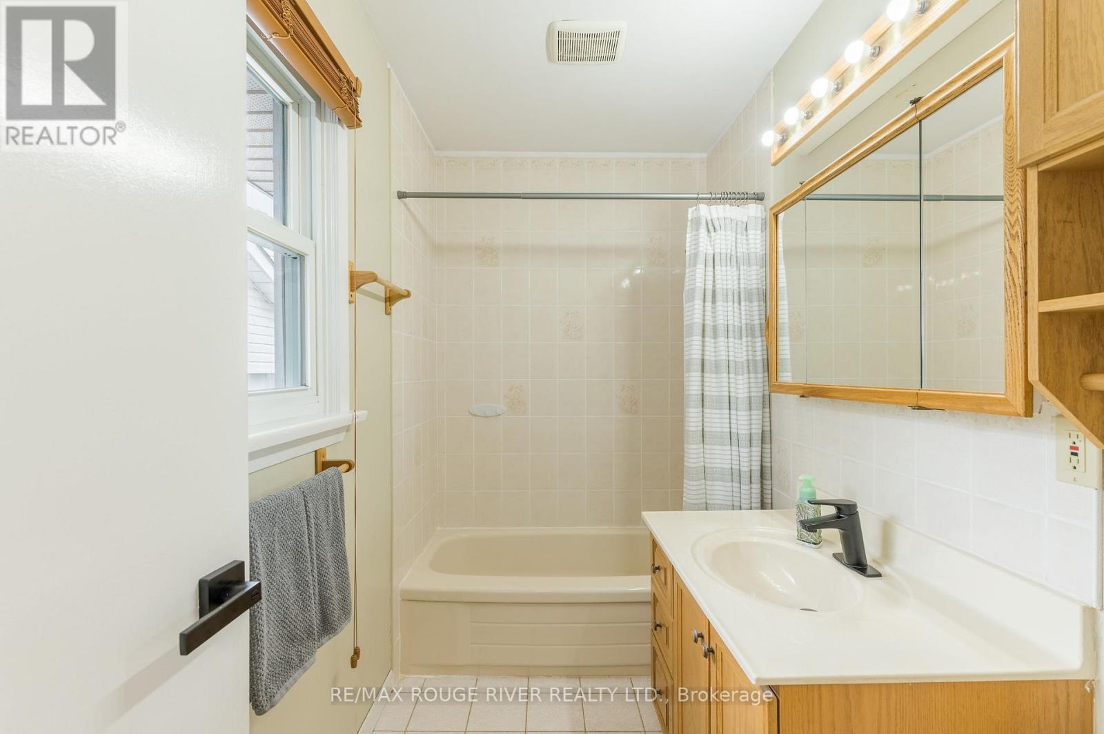 36 Kawartha Drive, Kawartha Lakes (Lindsay), Ontario  K9V 1A5 - Photo 34 - X13635204