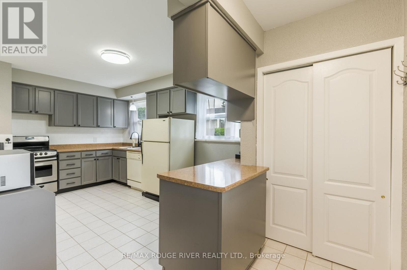36 Kawartha Drive, Kawartha Lakes (Lindsay), Ontario  K9V 1A5 - Photo 6 - X13635204