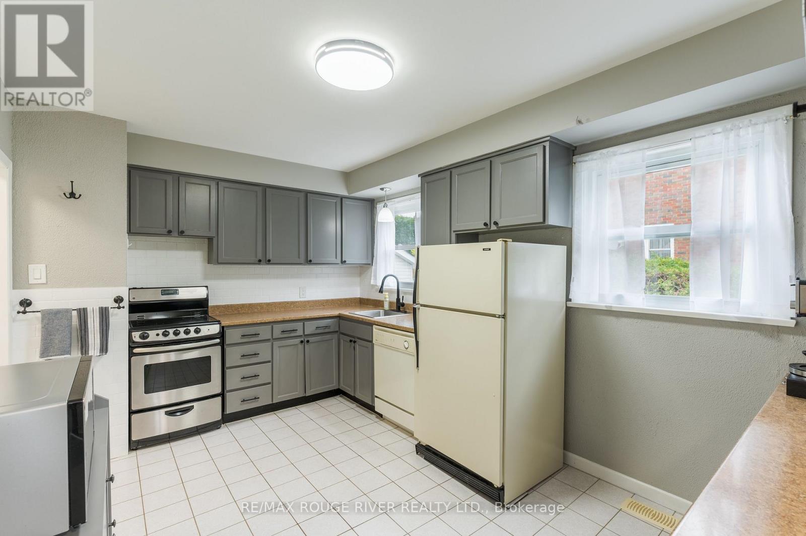 36 Kawartha Drive, Kawartha Lakes (Lindsay), Ontario  K9V 1A5 - Photo 7 - X13635204