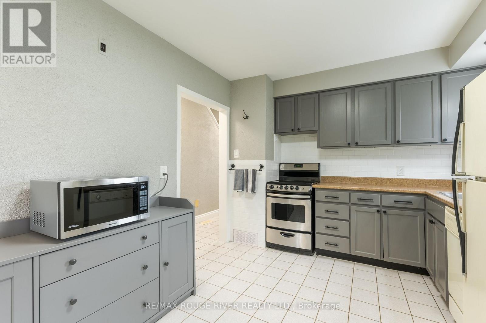 36 Kawartha Drive, Kawartha Lakes (Lindsay), Ontario  K9V 1A5 - Photo 8 - X13635204