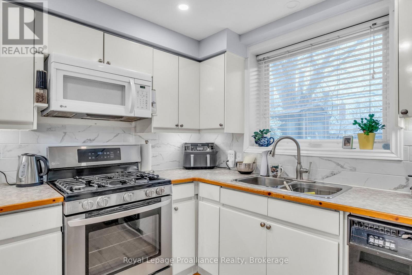 394 Sunset Boulevard, Clarington (Newcastle), Ontario  L1B 1C8 - Photo 14 - E13635816