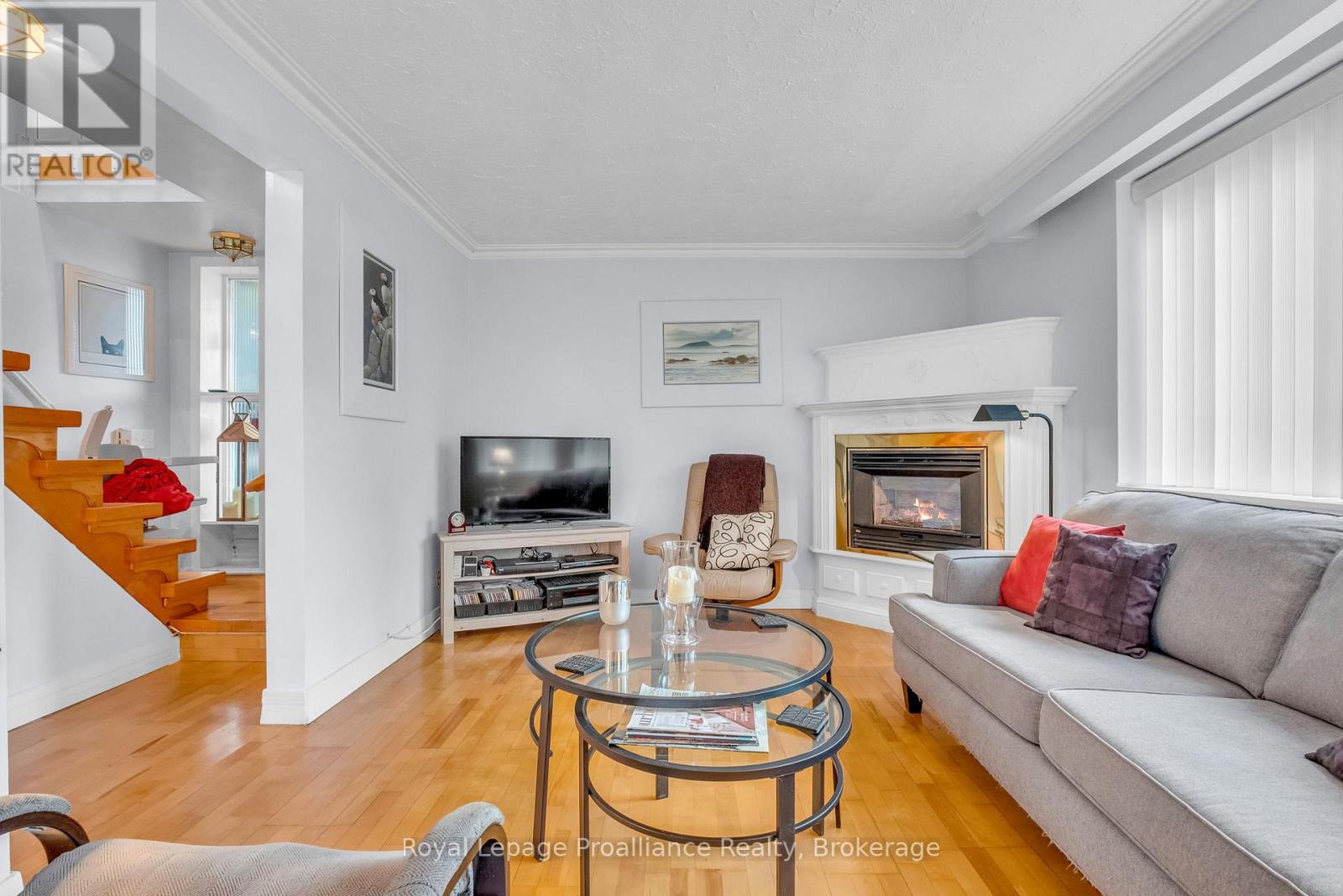 394 Sunset Boulevard, Clarington (Newcastle), Ontario  L1B 1C8 - Photo 2 - E13635816