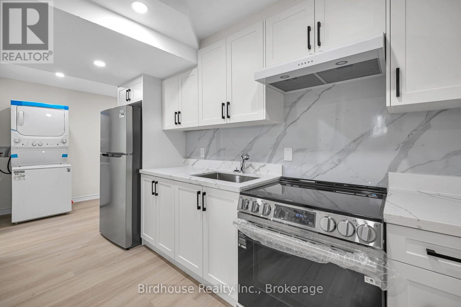 Unit#b - 108 Lindsay Street S, Kawartha Lakes (Lindsay), Ontario  K9V 2M6 - Photo 2 - X13635838