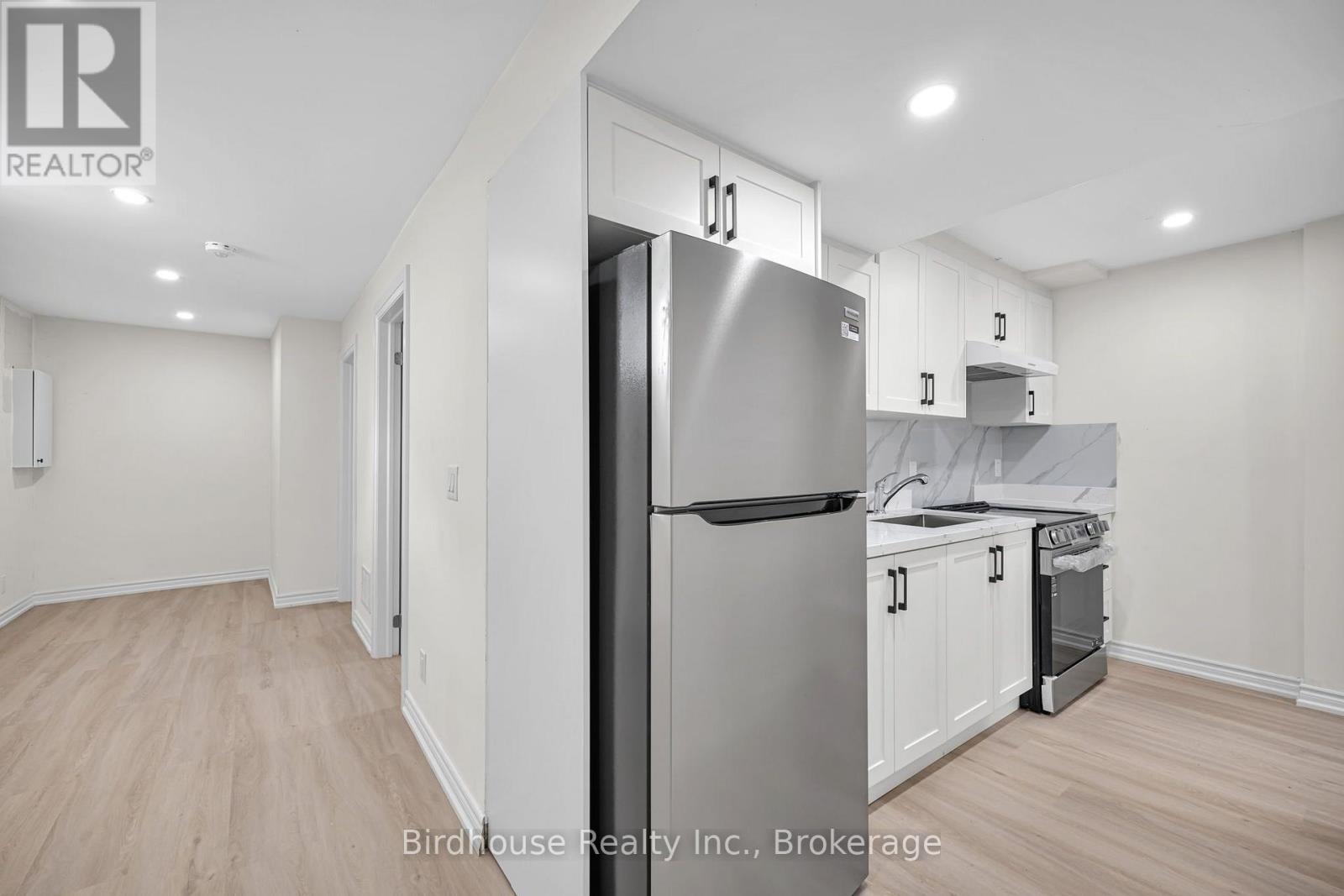 Unit#b - 108 Lindsay Street S, Kawartha Lakes (Lindsay), Ontario  K9V 2M6 - Photo 3 - X13635838