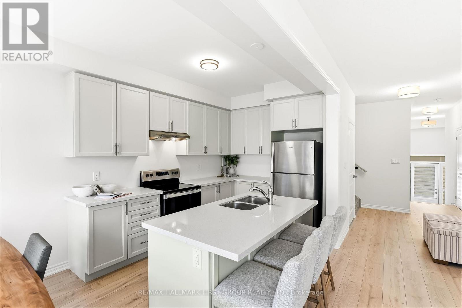 46 Hickey Lane, Kawartha Lakes (Lindsay), Ontario  K9V 5V5 - Photo 8 - X13638356