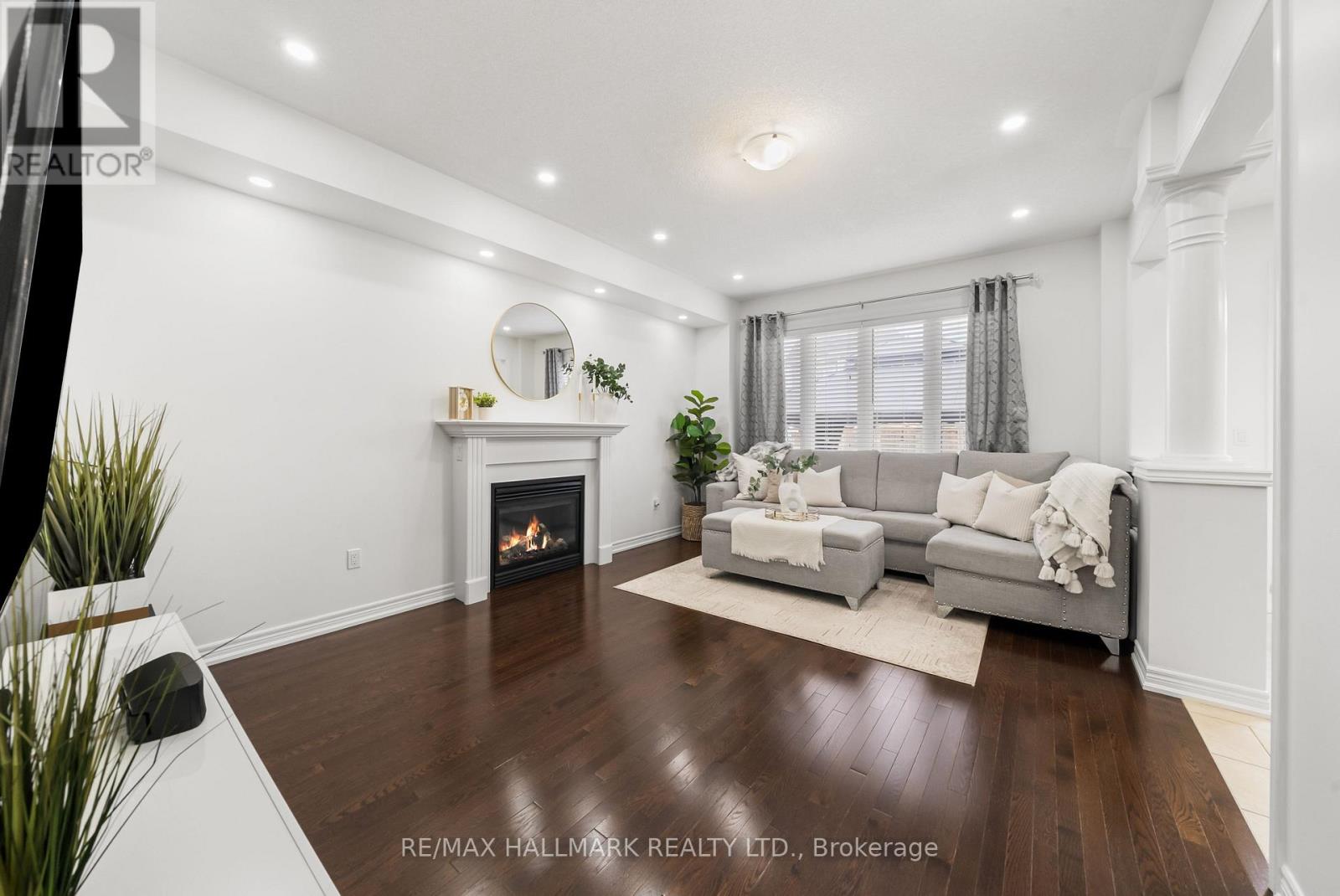 152 Mcdonald Crescent, Clarington (Newcastle), Ontario  L1B 0C9 - Photo 3 - E13639162