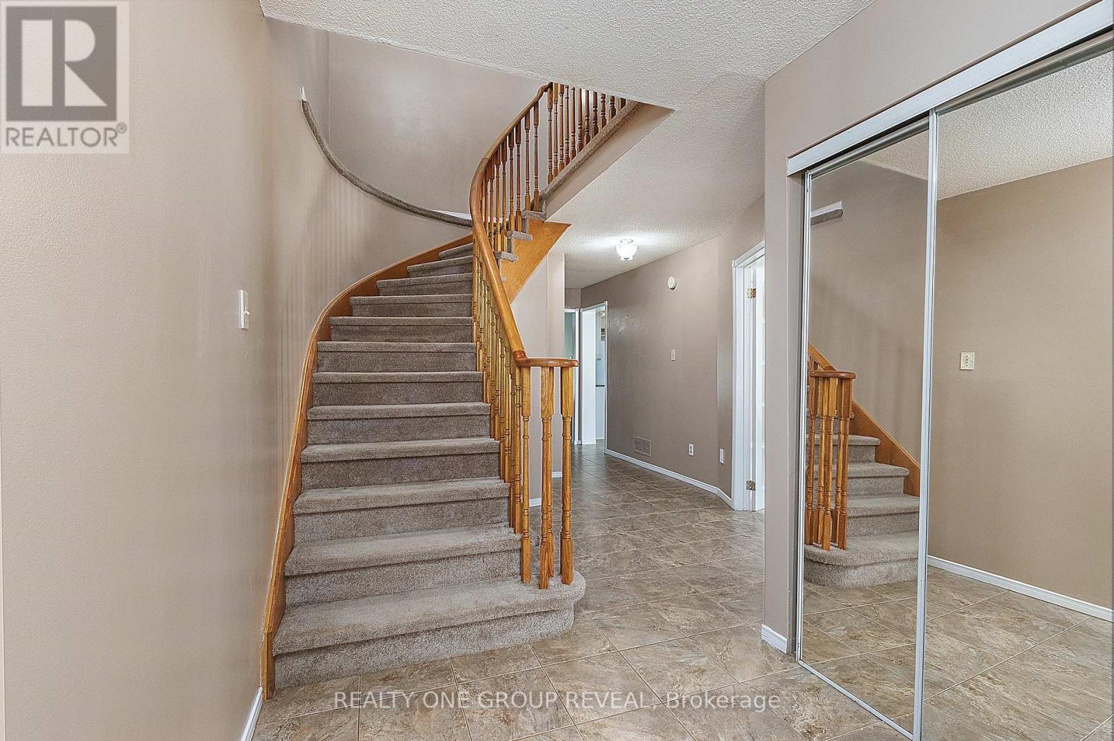 4 Stanford Crescent, Clarington (Newcastle), Ontario  L1B 1G1 - Photo 2 - E13639194