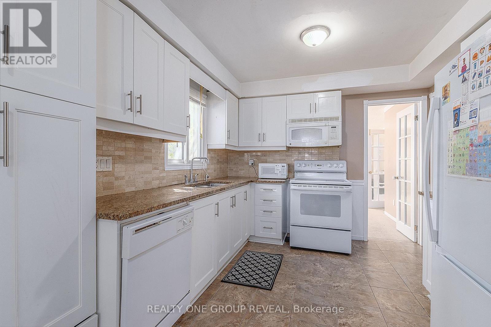 4 Stanford Crescent, Clarington (Newcastle), Ontario  L1B 1G1 - Photo 5 - E13639194