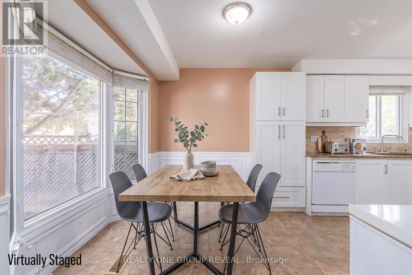 4 Stanford Crescent, Clarington (Newcastle), Ontario  L1B 1G1 - Photo 8 - E13639194