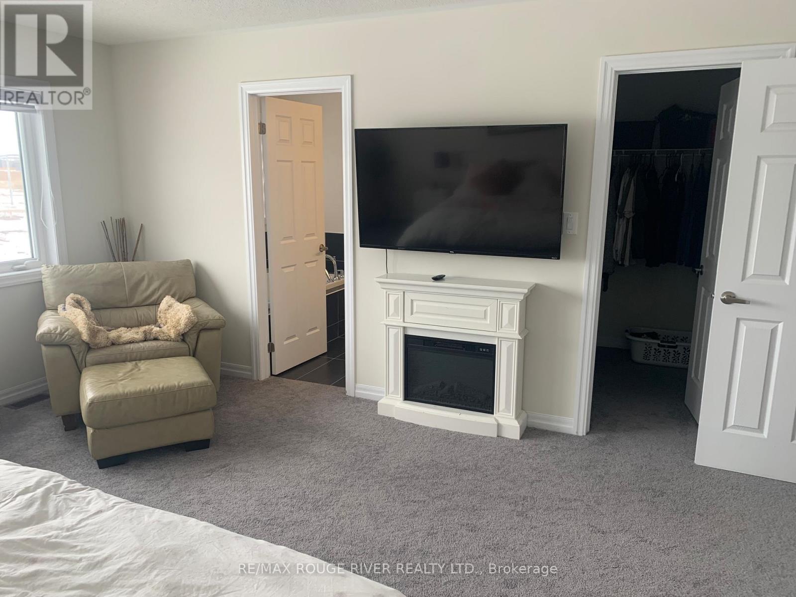 50 Ed Ewert Avenue, Clarington (Newcastle), Ontario  L1B 1G9 - Photo 4 - E13639926