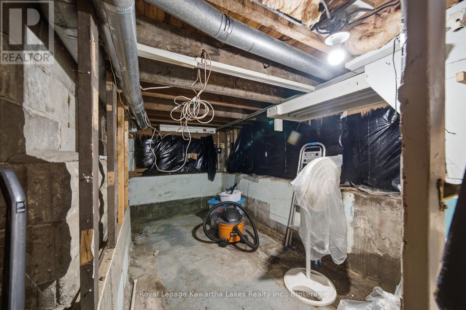 51 Melbourne Street W, Kawartha Lakes (Lindsay), Ontario  K9V 2S9 - Photo 27 - X13640596