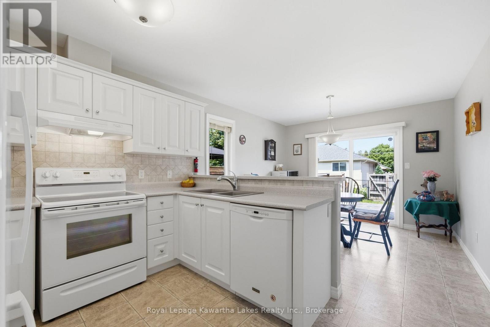 32 Gee Crescent, Kawartha Lakes (Lindsay), Ontario  K9V 6G4 - Photo 12 - X13640682