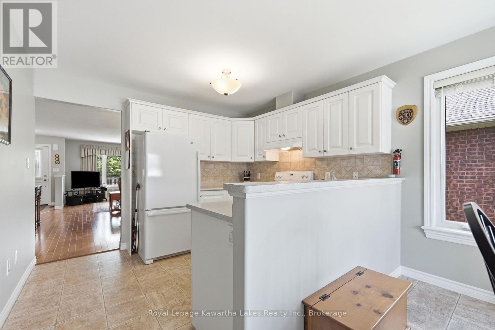 32 Gee Crescent, Kawartha Lakes (Lindsay), Ontario  K9V 6G4 - Photo 13 - X13640682