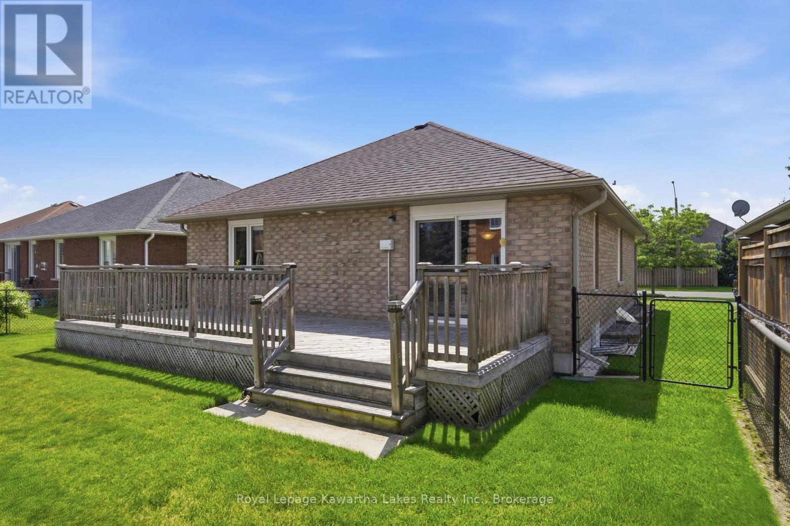 32 Gee Crescent, Kawartha Lakes (Lindsay), Ontario  K9V 6G4 - Photo 2 - X13640682