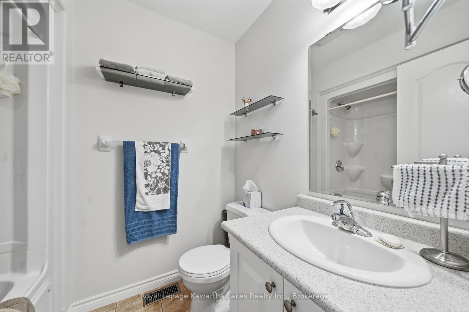 32 Gee Crescent, Kawartha Lakes (Lindsay), Ontario  K9V 6G4 - Photo 23 - X13640682