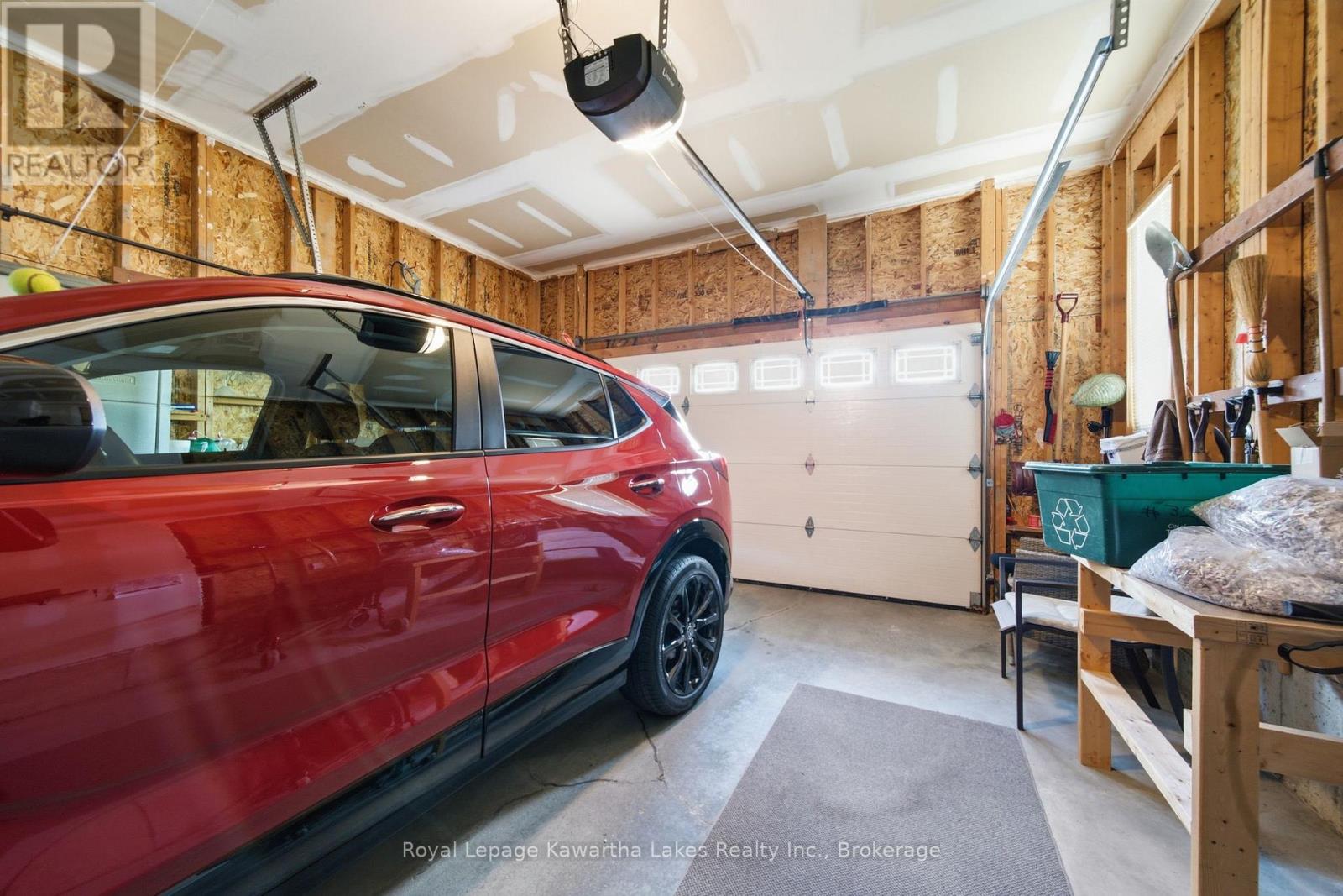 32 Gee Crescent, Kawartha Lakes (Lindsay), Ontario  K9V 6G4 - Photo 31 - X13640682