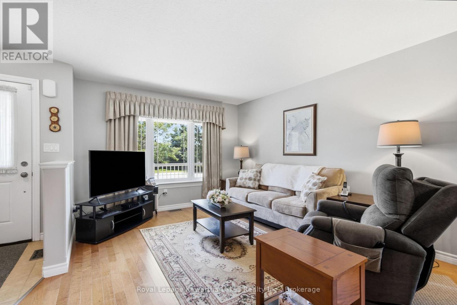 32 Gee Crescent, Kawartha Lakes (Lindsay), Ontario  K9V 6G4 - Photo 8 - X13640682