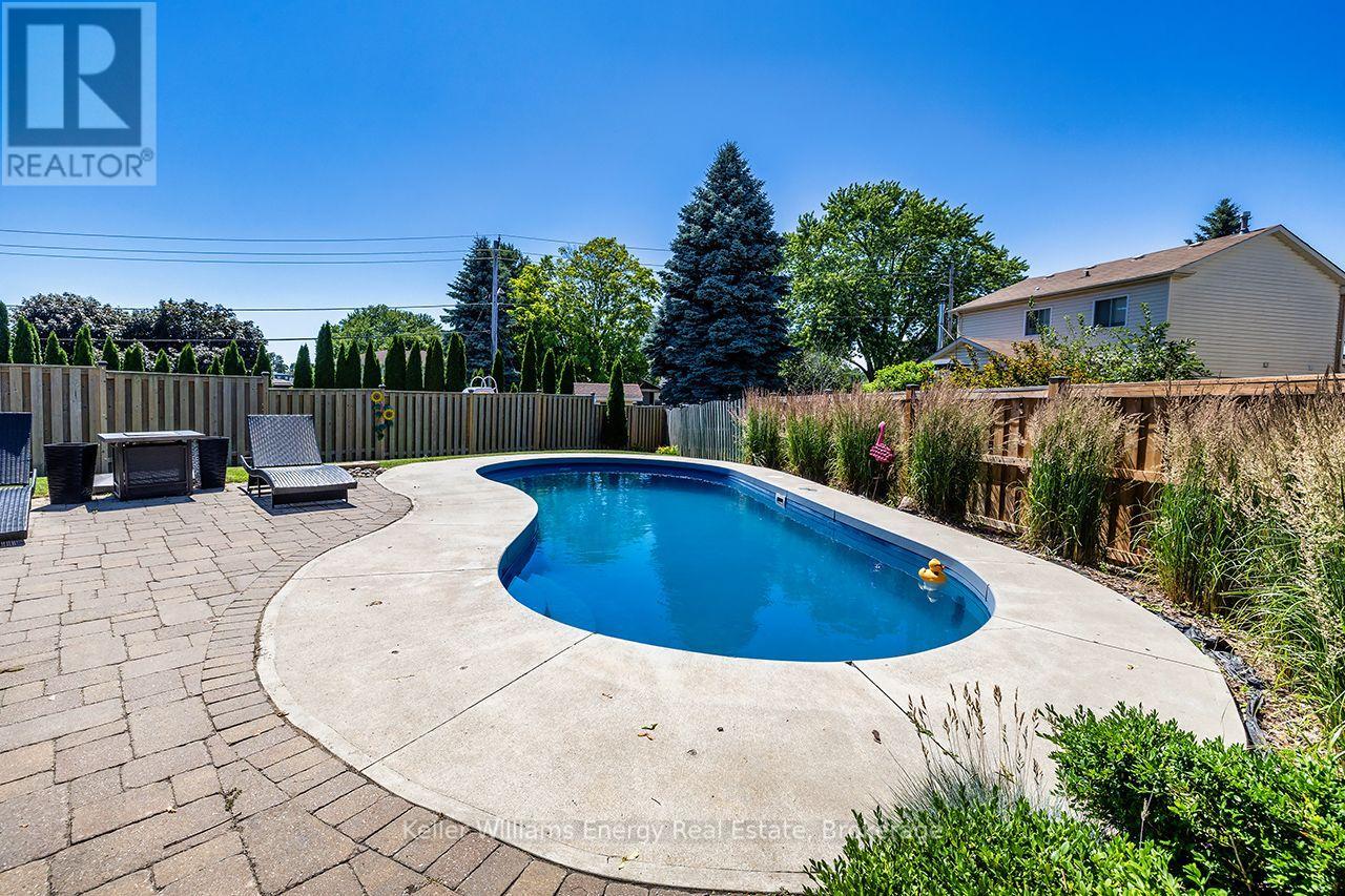 329 Challenger Court, Clarington (Newcastle), Ontario  L1B 1K4 - Photo 3 - E13643870