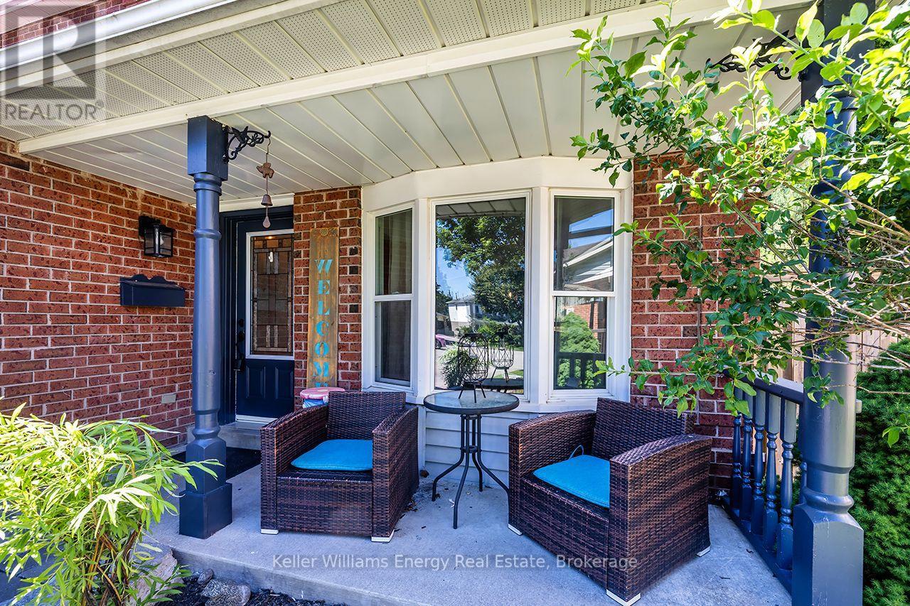 329 Challenger Court, Clarington (Newcastle), Ontario  L1B 1K4 - Photo 6 - E13643870