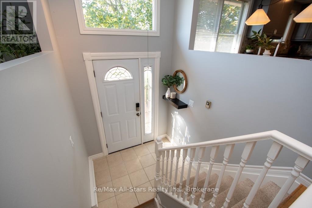 4 Daniel Court, Kawartha Lakes (Lindsay), Ontario  K9V 4Z9 - Photo 3 - X13643930