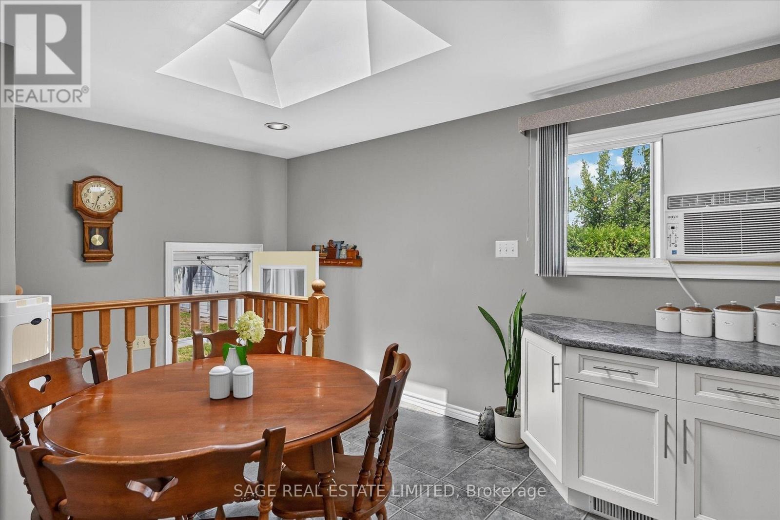 39 Riverside Drive, Kawartha Lakes (Ops), Ontario  K9V 0H6 - Photo 10 - X13643712