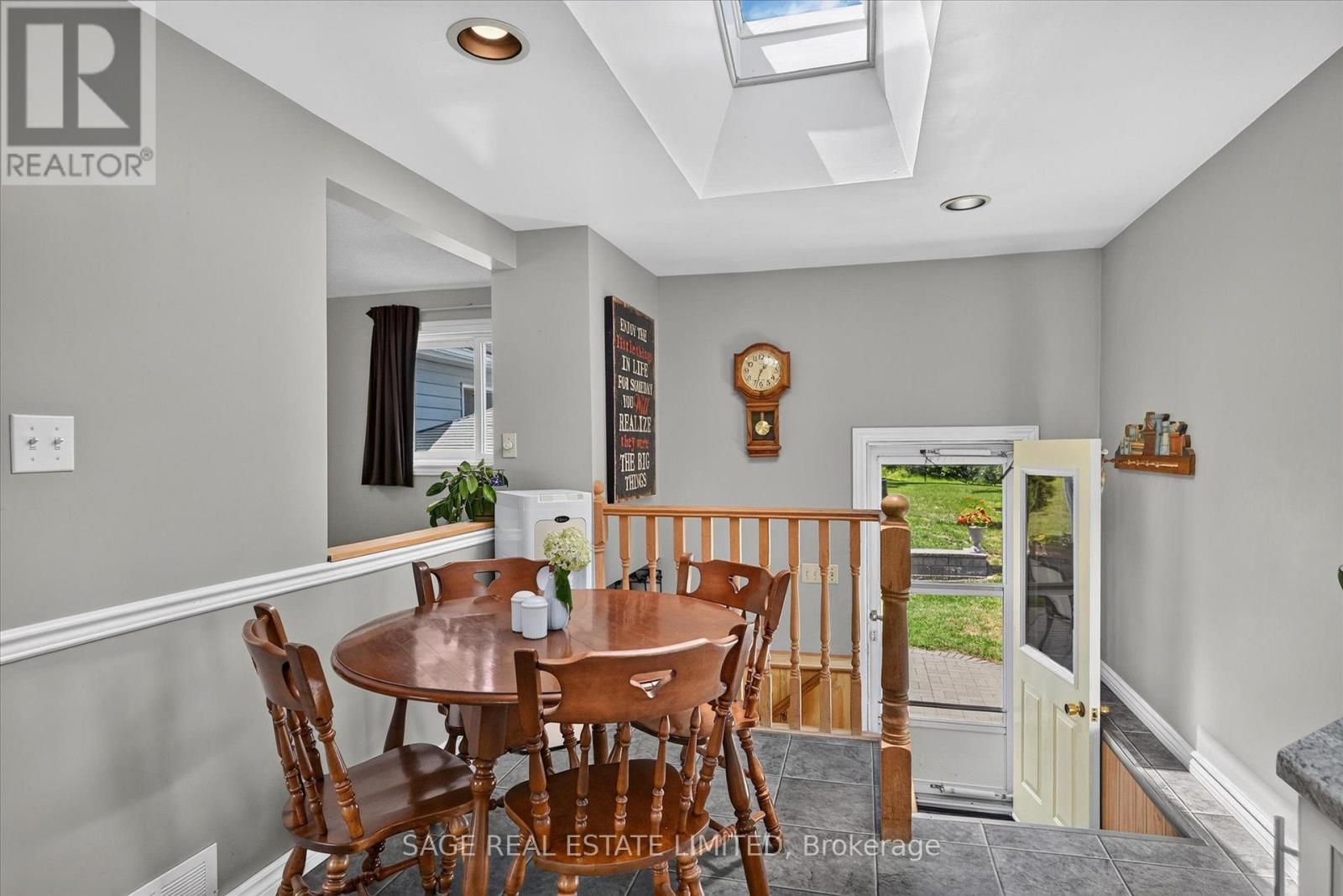 39 Riverside Drive, Kawartha Lakes (Ops), Ontario  K9V 0H6 - Photo 11 - X13643712