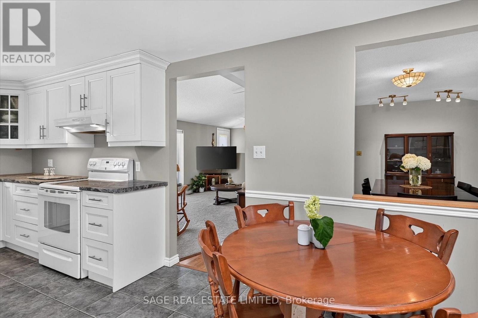 39 Riverside Drive, Kawartha Lakes (Ops), Ontario  K9V 0H6 - Photo 12 - X13643712