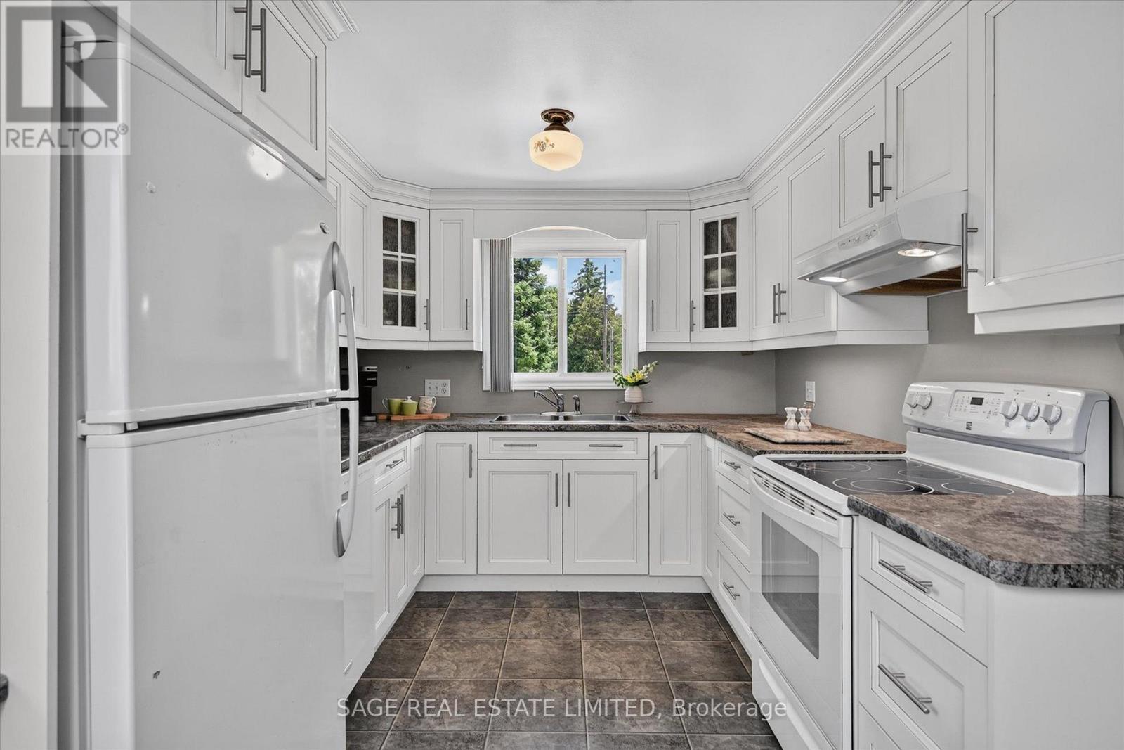 39 Riverside Drive, Kawartha Lakes (Ops), Ontario  K9V 0H6 - Photo 13 - X13643712