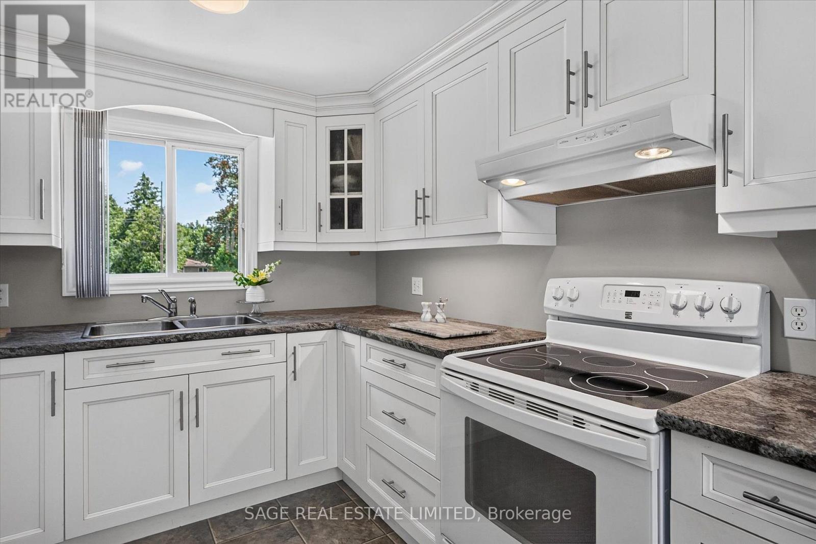 39 Riverside Drive, Kawartha Lakes (Ops), Ontario  K9V 0H6 - Photo 14 - X13643712