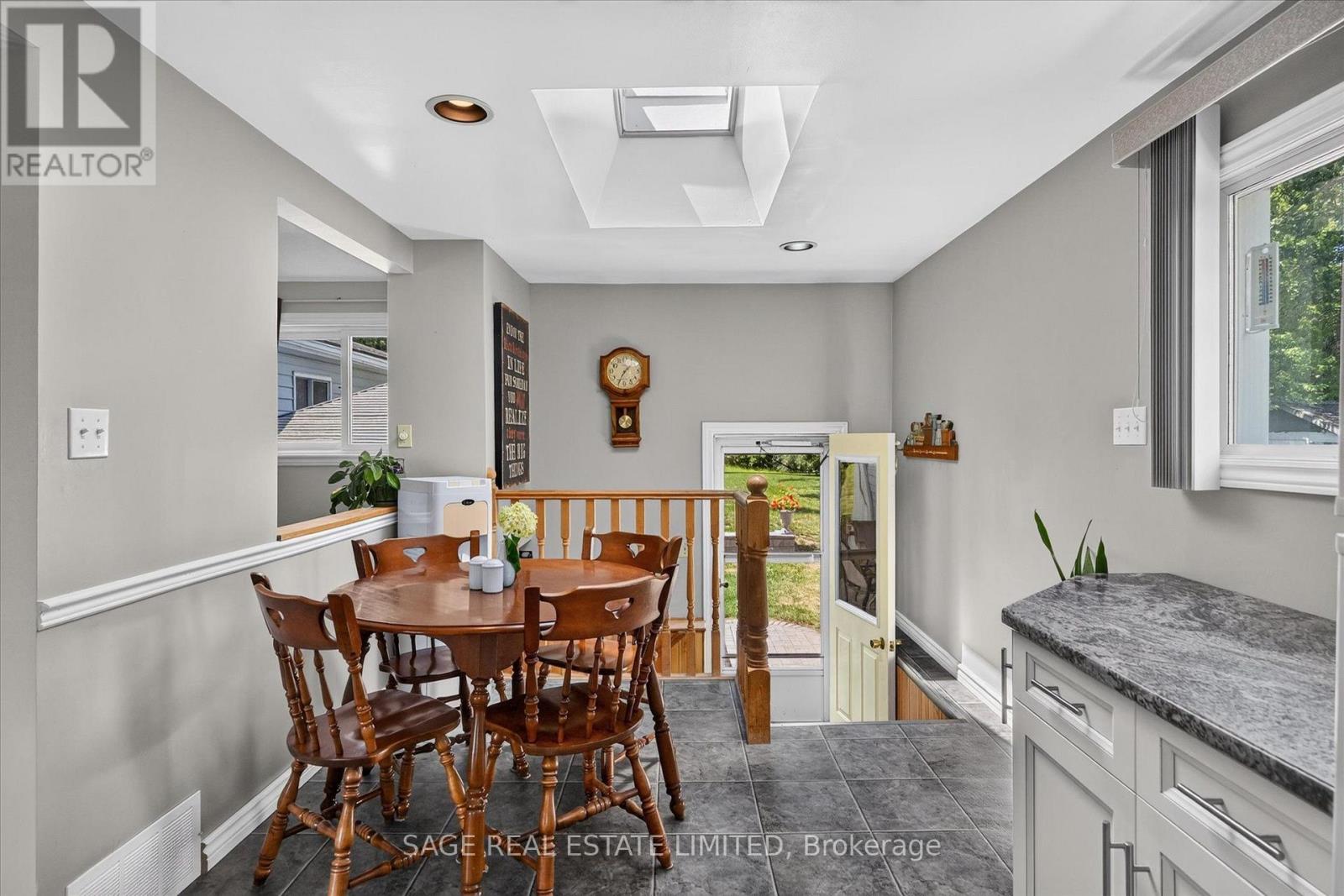 39 Riverside Drive, Kawartha Lakes (Ops), Ontario  K9V 0H6 - Photo 16 - X13643712