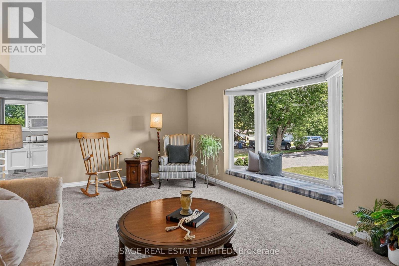 39 Riverside Drive, Kawartha Lakes (Ops), Ontario  K9V 0H6 - Photo 7 - X13643712