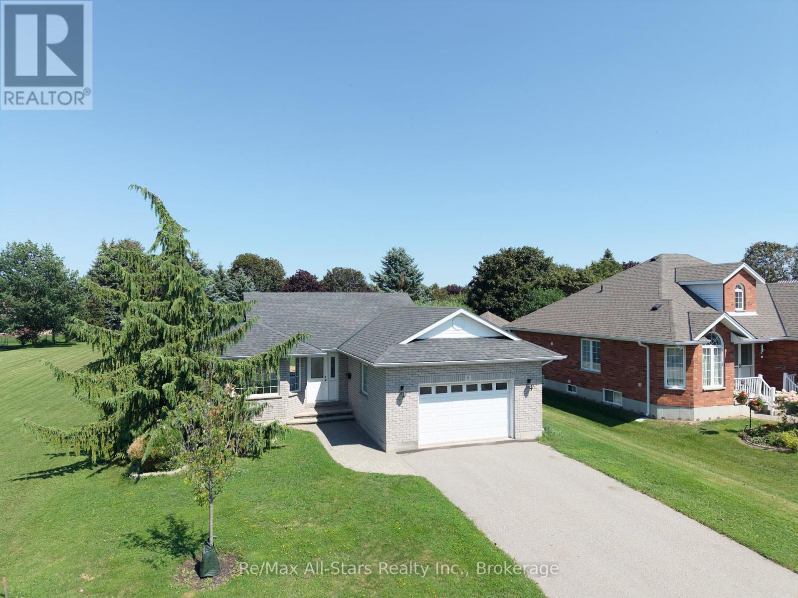 8 WHITNEY COURT, kawartha lakes (lindsay), Ontario