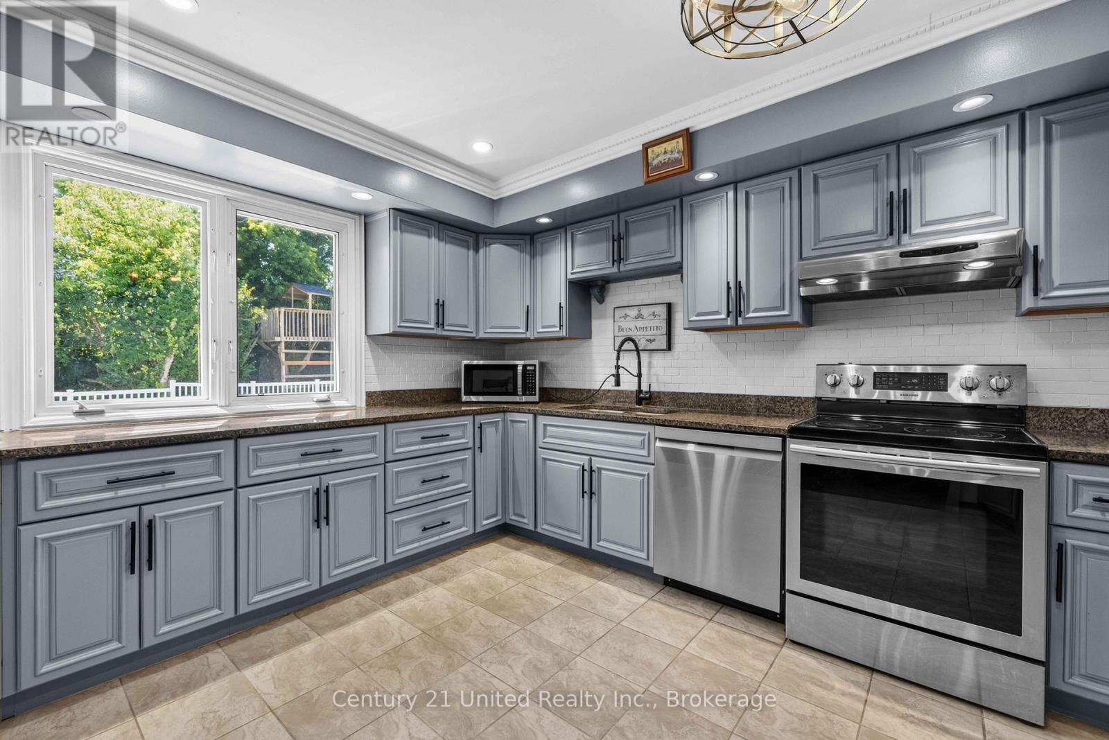 214 Hillview Drive, Peterborough (Northcrest Ward 5), Ontario  K9K 2N2 - Photo 11 - X13646694