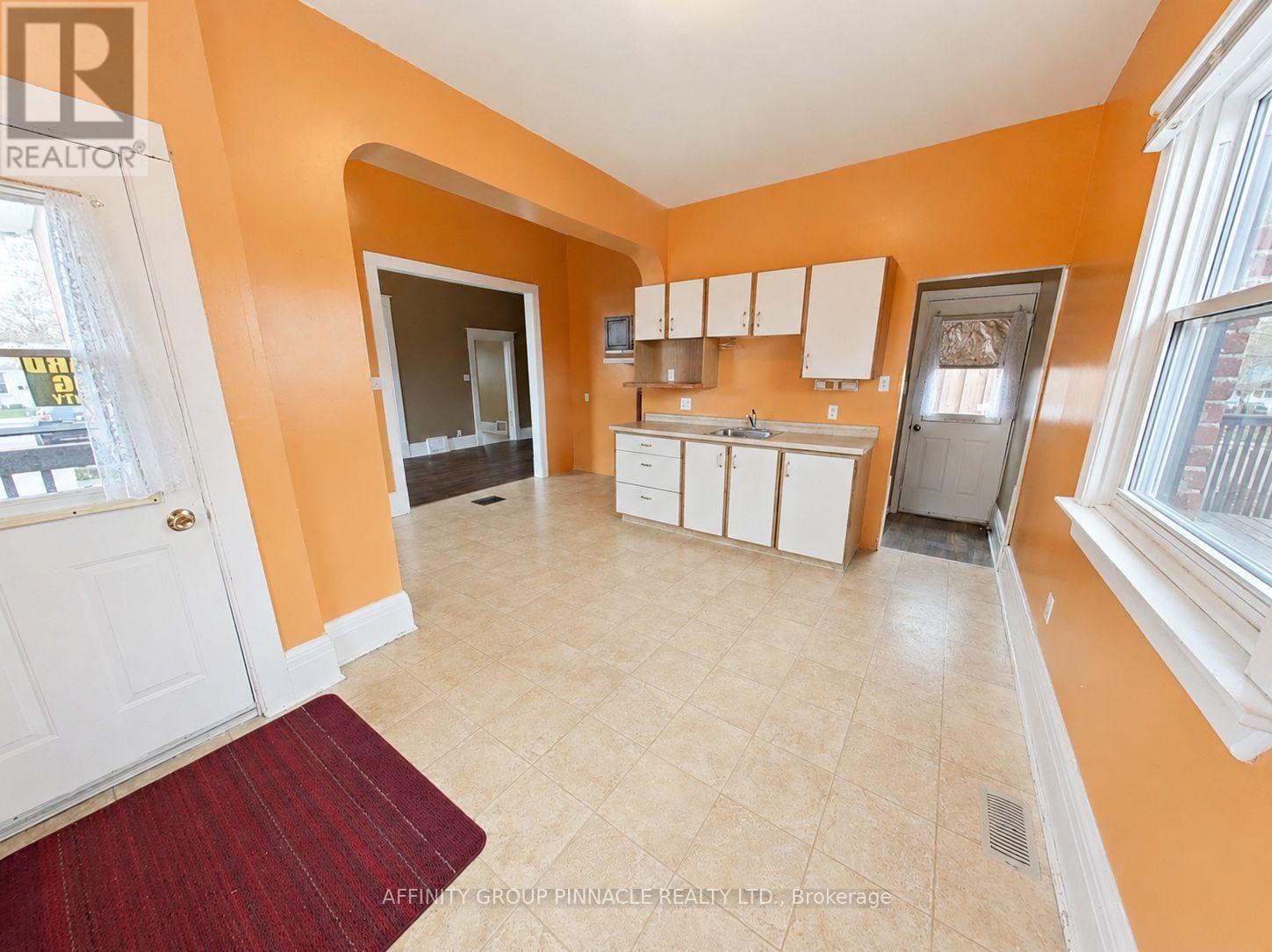 170 Queen Street, Kawartha Lakes (Lindsay), Ontario  K9V 1H4 - Photo 4 - X13649484