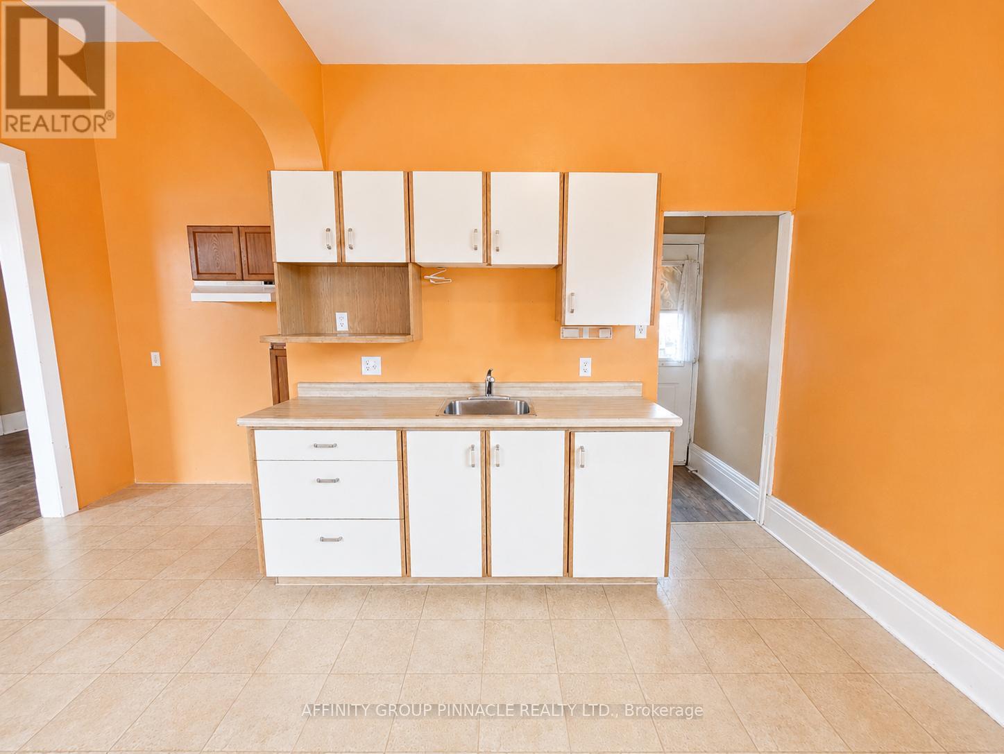 170 Queen Street, Kawartha Lakes (Lindsay), Ontario  K9V 1H4 - Photo 5 - X13649484