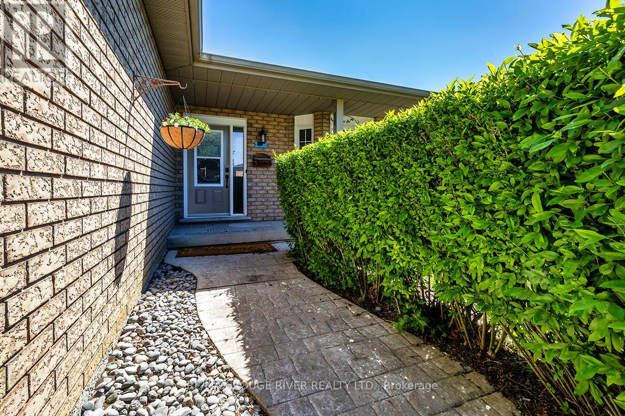 640 Pinewood Drive, Peterborough (Otonabee Ward 1), Ontario  K9K 1L2 - Photo 3 - X13654422