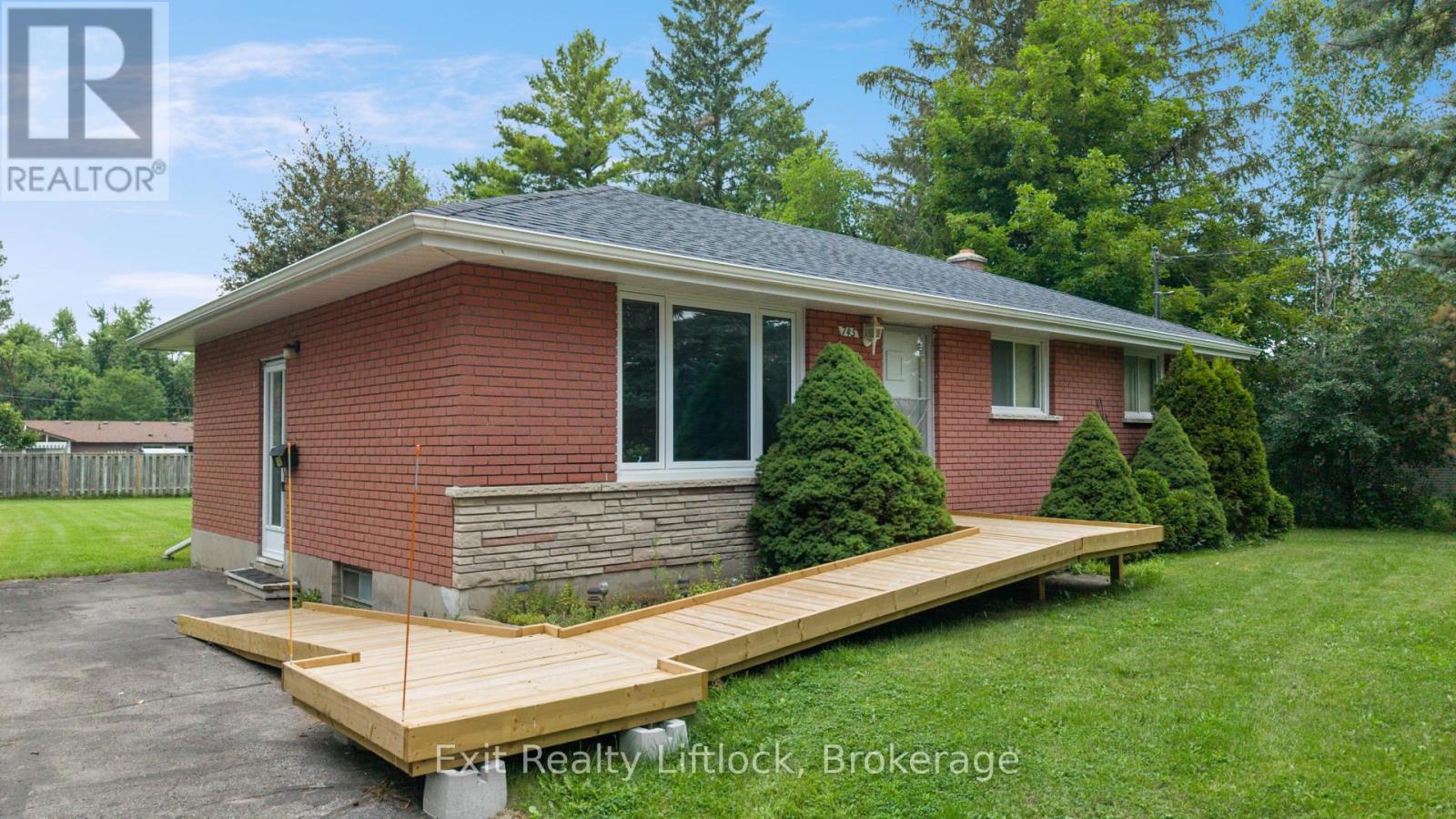 745 Baltic Drive, Selwyn, Ontario  K9L 1L8 - Photo 2 - X13656416