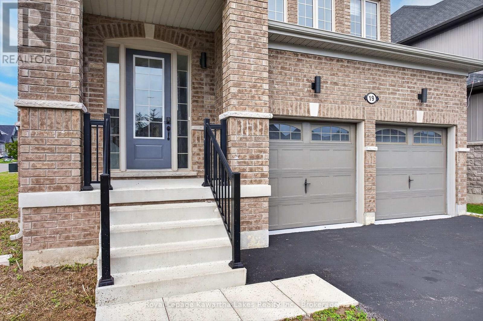 19 Hennessey Crescent, Kawartha Lakes (Lindsay), Ontario  K9V 0P2 - Photo 2 - X13660766