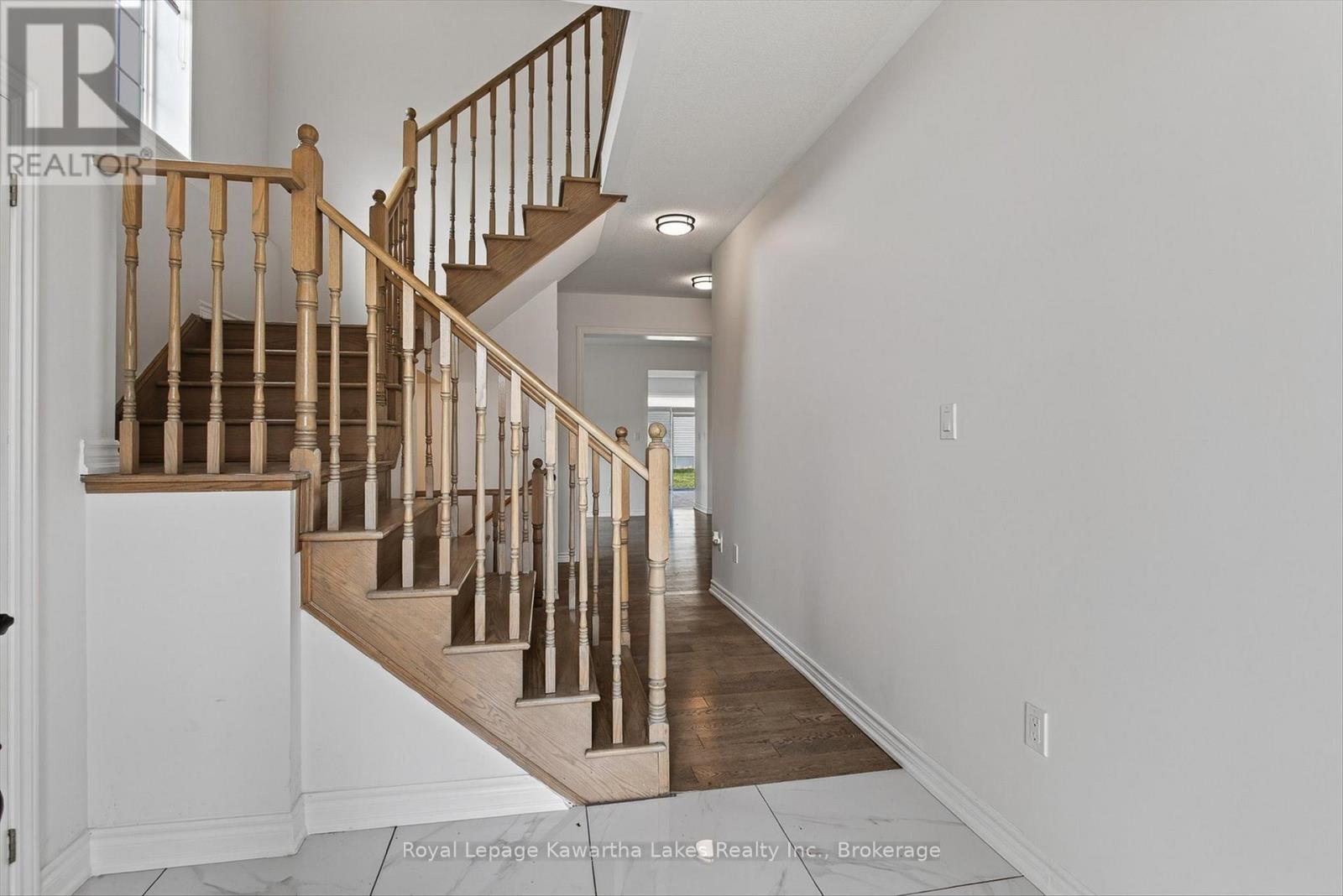 19 Hennessey Crescent, Kawartha Lakes (Lindsay), Ontario  K9V 0P2 - Photo 4 - X13660766