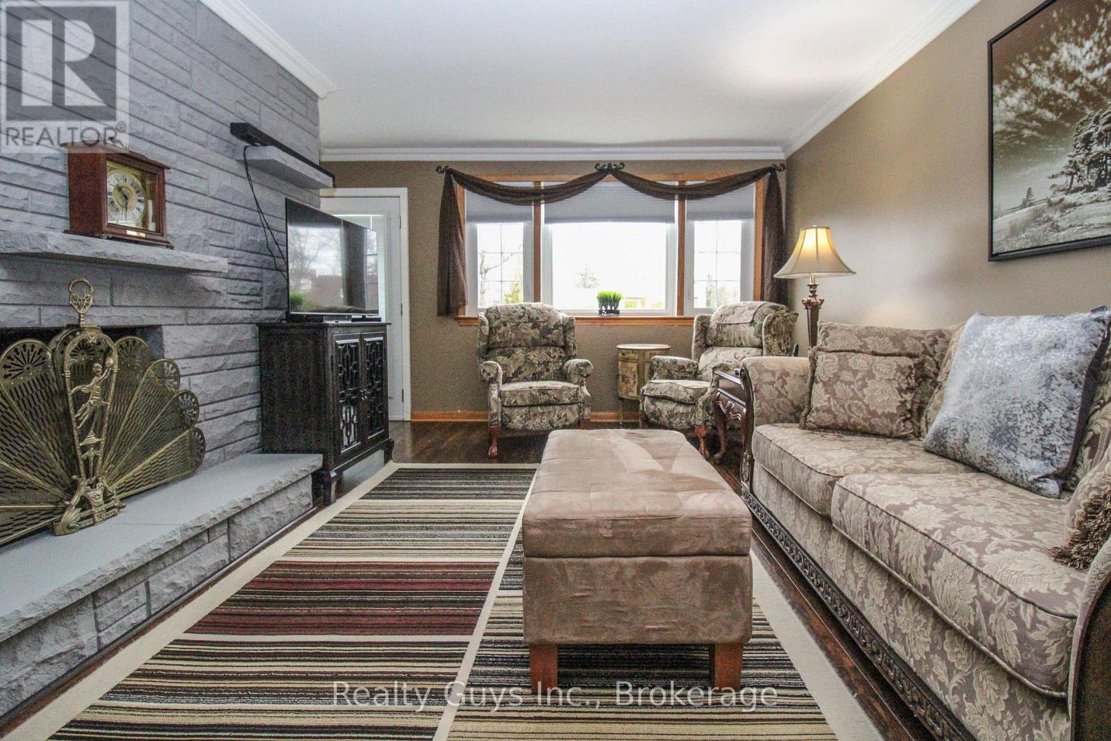 734 Crawford Place, Peterborough (Otonabee Ward 1), Ontario  K9J 3X3 - Photo 11 - X13660776